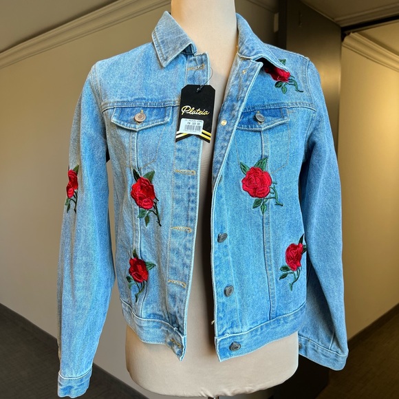 NWT 🌹 Roses embroidery blue denim jacked M - Picture 4 of 13
